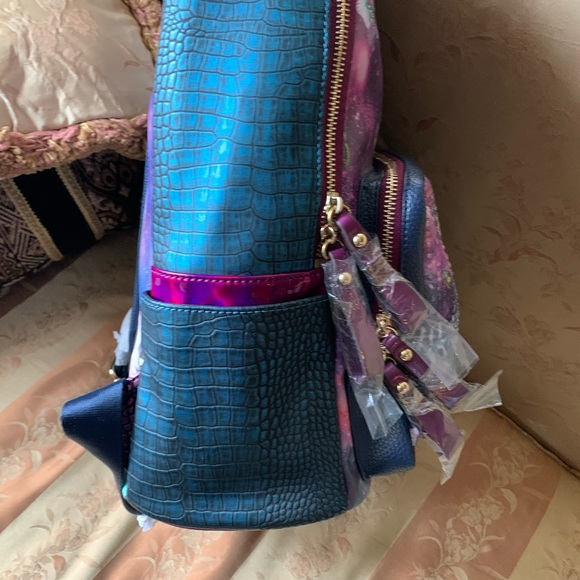 Backpack - Picture 2 of 7